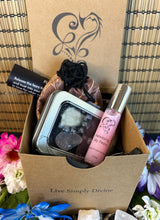 Load image into Gallery viewer, Wholesale Signature Crystal, Bracelet, Spray Gift Box